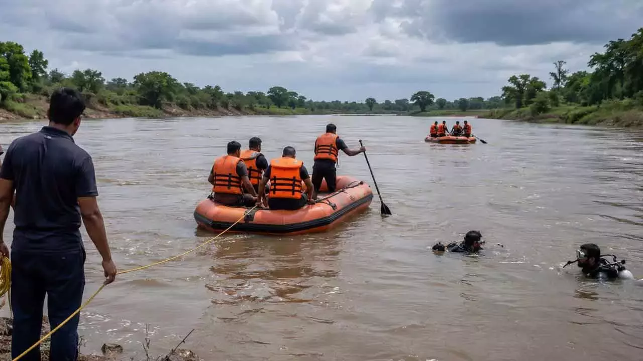 Andhra: पलनाडू में नदी में चार लोग लापता, तलाशी अभियान जारी है Andhra: पलनाडू में नदी में चार लोग लापता, तलाशी अभियान जारी है