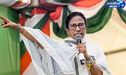 TMC विवाद में नया मोड़, ममता बनर्जी समेत नेताओं को नोटिस TMC विवाद में नया मोड़, ममता बनर्जी समेत नेताओं को नोटिस