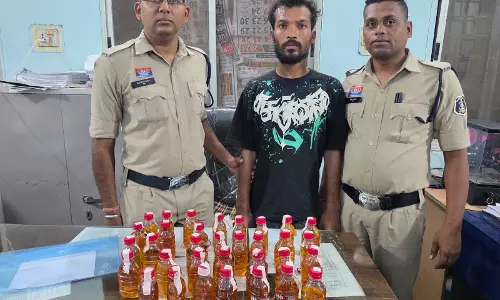 तेलीबांधा केनाल रोड के पास शराब बेच रहा युवक गिरफ्तार