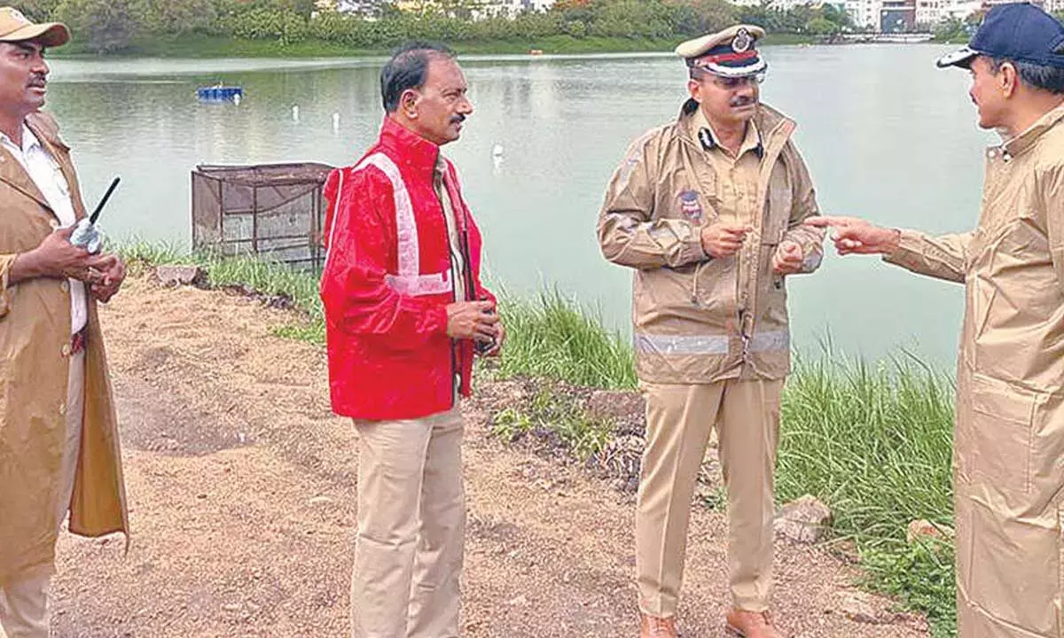 DGP आनंद ने शहर में बारिश से प्रभावित इलाकों का निरीक्षण किया