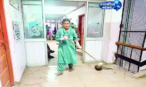 सफाई कृमियों की हड़ताल खत्म, काम पर लौटे सफाई कृमियों की हड़ताल खत्म, काम पर लौटे
