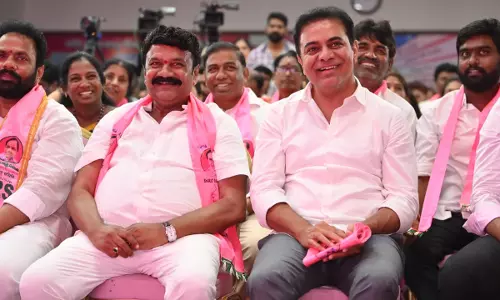 KTR का आरोप, रेवंत रेड्डी ने मीनाक्षी नटराजन की पीठ में छुरा घोंपा KTR का आरोप, रेवंत रेड्डी ने मीनाक्षी नटराजन की पीठ में छुरा घोंपा