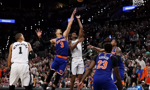 निक्स ने गेम 5 में स्पर्स को 94-90 से हराकर 1973 के बाद अपना पहला NBA खिताब जीता निक्स ने गेम 5 में स्पर्स को 94-90 से हराकर 1973 के बाद अपना पहला NBA खिताब जीता