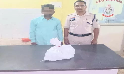 छुईखदान में अवैध शराब बिक्री पर कार्रवाई, आरोपी गिरफ्तार छुईखदान में अवैध शराब बिक्री पर कार्रवाई, आरोपी गिरफ्तार