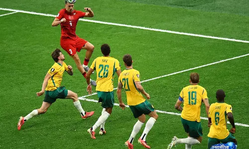 FIFA World Cup: तुर्की के ख़िलाफ़ ऑस्ट्रेलिया की 2-0 से जीत में ईरानकुंडा और बीच का शानदार प्रदर्शन FIFA World Cup: तुर्की के ख़िलाफ़ ऑस्ट्रेलिया की 2-0 से जीत में ईरानकुंडा और बीच का शानदार प्रदर्शन