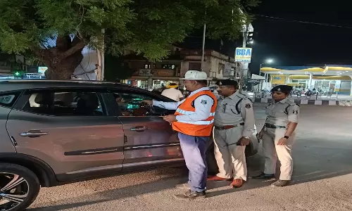 नशे में वाहन चलाने वालों पर कड़ी कार्रवाई, एक सप्ताह में 109 चालकों पर कटा चालान नशे में वाहन चलाने वालों पर कड़ी कार्रवाई, एक सप्ताह में 109 चालकों पर कटा चालान