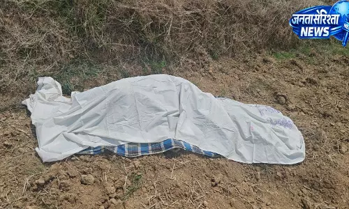 जमीन विवाद ने लिया खूनी रूप, ट्रैक्टर से कुचलकर किसान की हत्या जमीन विवाद ने लिया खूनी रूप, ट्रैक्टर से कुचलकर किसान की हत्या