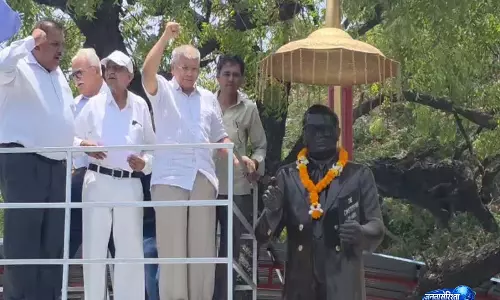 जामनगर में Prakash Ambedkar का दौरा, बाबासाहेब की प्रतिमा पर अर्पित की पुष्पांजलि जामनगर में Prakash Ambedkar का दौरा, बाबासाहेब की प्रतिमा पर अर्पित की पुष्पांजलि