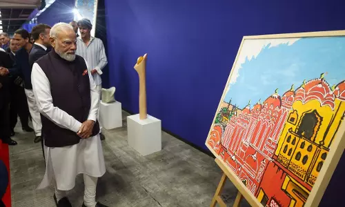 फ्रांसीसी कलाकारों ने कैनवास पर उकेरी भारतीय संस्कृति फ्रांसीसी कलाकारों ने कैनवास पर उकेरी भारतीय संस्कृति