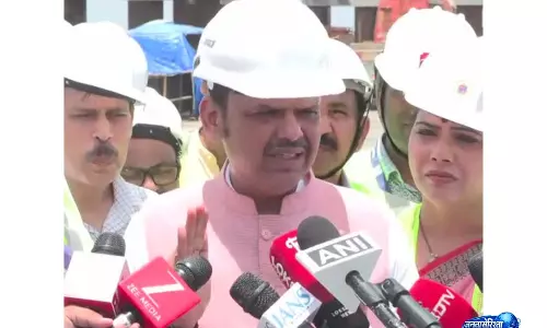 ‘ऑपरेशन टाइगर’ चर्चा के बीच उद्धव गुट की बैठक पर Fadnavis का बयान जारी ‘ऑपरेशन टाइगर’ चर्चा के बीच उद्धव गुट की बैठक पर Fadnavis का बयान जारी