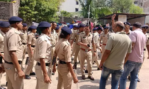रायपुर के BSUP कॉलोनी में पुलिस का सघन आकस्मिक चेकिंग अभियान रायपुर के BSUP कॉलोनी में पुलिस का सघन आकस्मिक चेकिंग अभियान