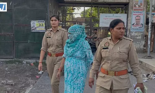 लुटेरी दुल्हन का पर्दाफाश, चार बच्चों की मां निकली दुल्हन, ‘रिया’ बनकर की शादी लुटेरी दुल्हन का पर्दाफाश, चार बच्चों की मां निकली दुल्हन, ‘रिया’ बनकर की शादी
