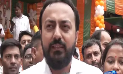 पश्चिम बंगाल के मंत्री इंद्रनील खान ने TMC नेताओं पर साधा निशाना पश्चिम बंगाल के मंत्री इंद्रनील खान ने TMC नेताओं पर साधा निशाना