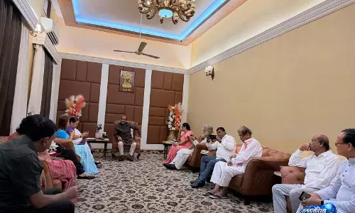 TMC के बागी सांसदों ने लोकसभा स्पीकर से अलग बैठने की व्यवस्था की मांग की TMC के बागी सांसदों ने लोकसभा स्पीकर से अलग बैठने की व्यवस्था की मांग की