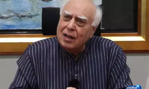 कपिल सिब्बल का हमला—टीएमसी बागी सांसदों के NPCI में विलय पर नाराजगी कपिल सिब्बल का हमला—टीएमसी बागी सांसदों के NPCI में विलय पर नाराजगी