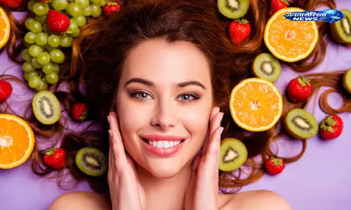 Fruit Facial: ग्लो पाने का आसान तरीका या खतरा? Fruit Facial: ग्लो पाने का आसान तरीका या खतरा?