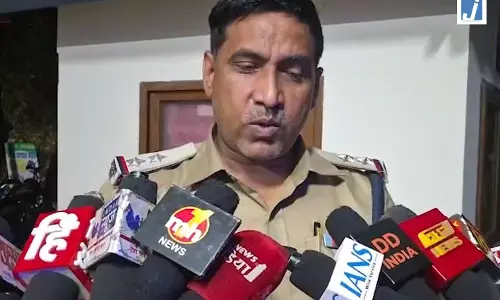 मसूरी: वाहन 100 मीटर गहरी खाई में गिरा, चार बच्चे सुरक्षित रेस्क्यू मसूरी: वाहन 100 मीटर गहरी खाई में गिरा, चार बच्चे सुरक्षित रेस्क्यू
