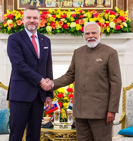 स्लोवाकिया की यात्रा पर बड़ी कंपनियों के सीईओ से भी मिलेंगे पीएम मोदी, व्यापार-निवेश पर होगी चर्चा स्लोवाकिया की यात्रा पर बड़ी कंपनियों के सीईओ से भी मिलेंगे पीएम मोदी, व्यापार-निवेश पर होगी चर्चा