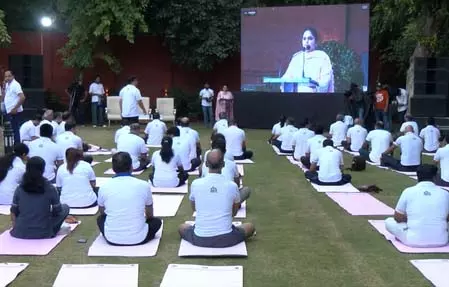 योग को जन-जन तक पहुंचाने की पहल, आयुष मंत्रालय ने ऑनलाइन सेशन में बनाया रिकॉर्ड का लक्ष्य योग को जन-जन तक पहुंचाने की पहल, आयुष मंत्रालय ने ऑनलाइन सेशन में बनाया रिकॉर्ड का लक्ष्य