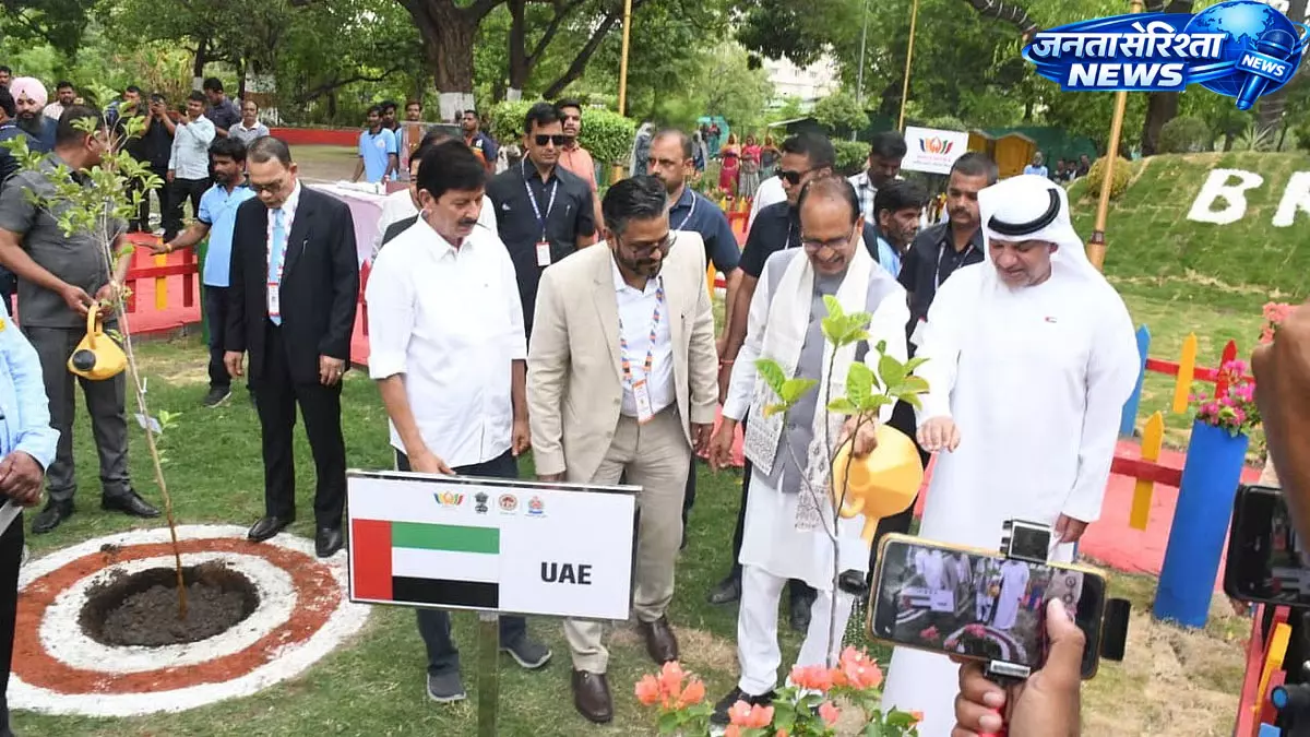 BRICS कृषि सम्मेलन के समापन पर ‘ब्रिक्स वाटिका’ का शुभारंभ, प्रतिनिधियों ने लगाए फलदार पेड़ BRICS कृषि सम्मेलन के समापन पर ‘ब्रिक्स वाटिका’ का शुभारंभ, प्रतिनिधियों ने लगाए फलदार पेड़