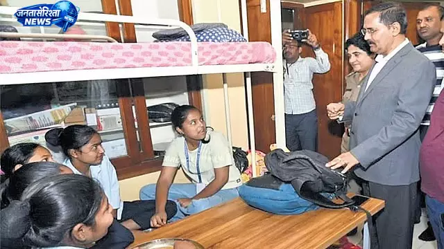 Mandya गर्ल्स हॉस्टलों में बदहाली उजागर, उप-लोकायुक्त जांच में खामियां सामने आई Mandya गर्ल्स हॉस्टलों में बदहाली उजागर, उप-लोकायुक्त जांच में खामियां सामने आई