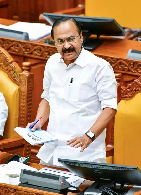 केरल : बजट में संवेदना के साथ सुशासन को प्राथमिकता देंगे सीएम सतीशन केरल : बजट में संवेदना के साथ सुशासन को प्राथमिकता देंगे सीएम सतीशन