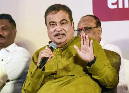 फॉसिल फ्यूल आयात कम करने के लिए 100 प्रतिशत एथेनॉल ईंधन के उपयोग को दी मंजूरी : नितिन गडकरी फॉसिल फ्यूल आयात कम करने के लिए 100 प्रतिशत एथेनॉल ईंधन के उपयोग को दी मंजूरी : नितिन गडकरी