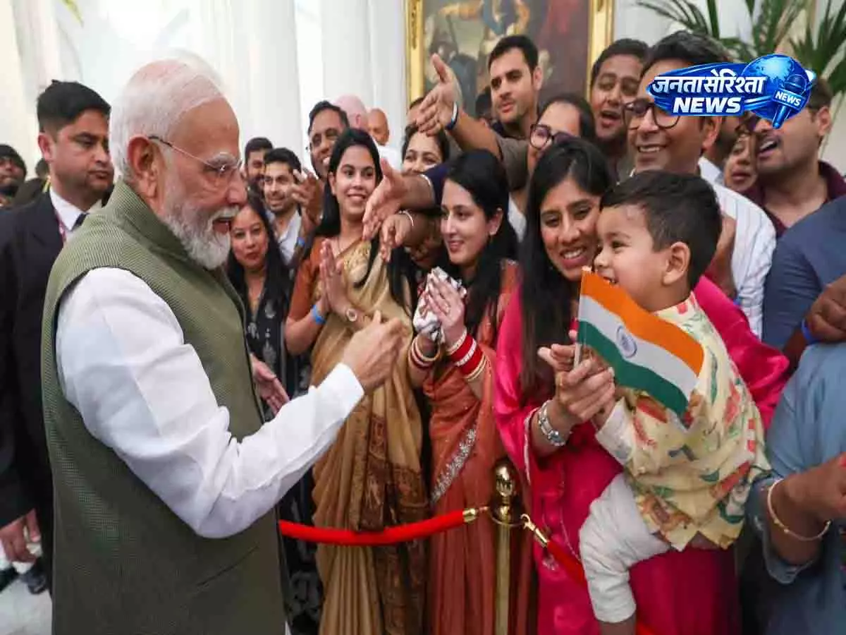 France की आधिकारिक यात्रा पर नीस पहुँचे PM मोदी का ज़ोरदार स्वागत हुआ France की आधिकारिक यात्रा पर नीस पहुँचे PM मोदी का ज़ोरदार स्वागत हुआ
