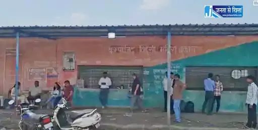 रायपुर के शराब दुकान में 7 लाख की चोरी, लॉकर पार रायपुर के शराब दुकान में 7 लाख की चोरी, लॉकर पार