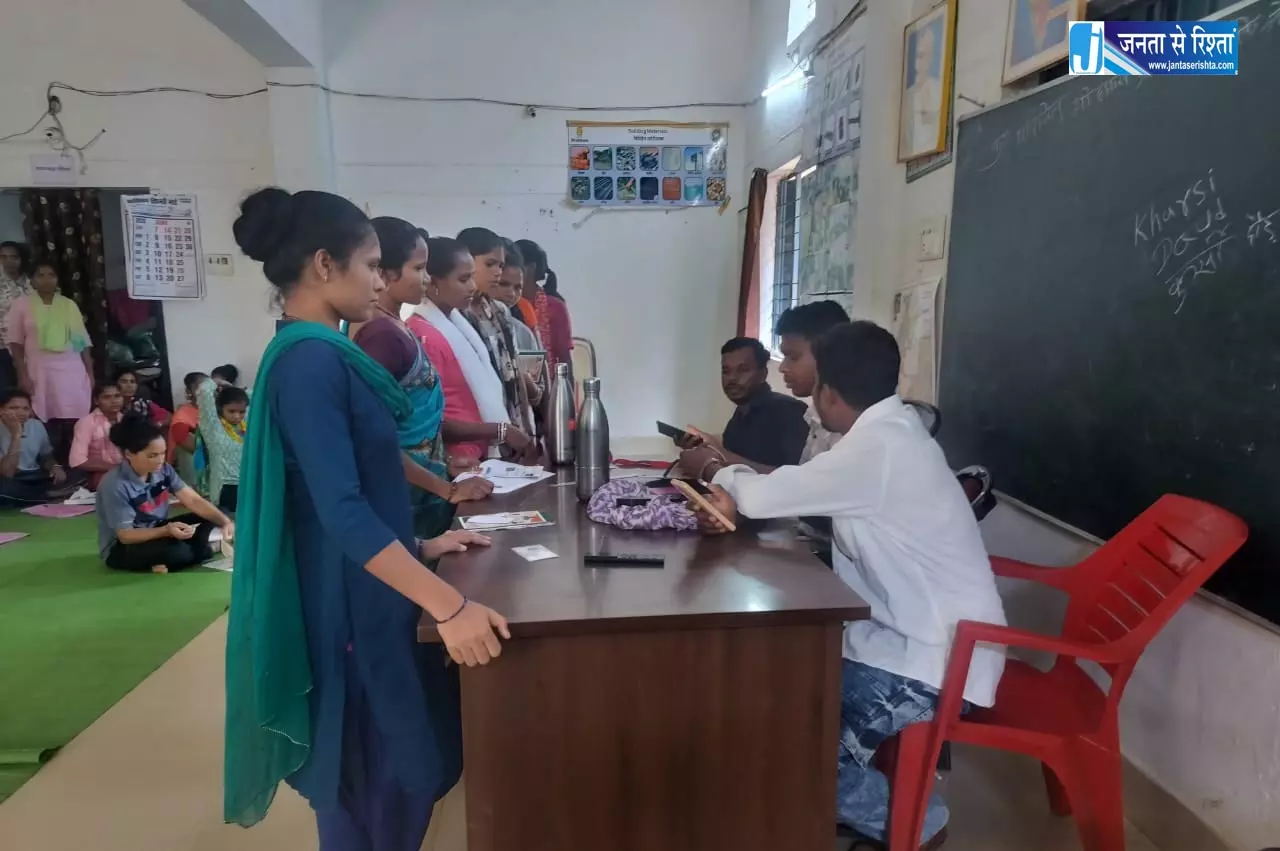 पुनर्वासित युवाओं को मिला स्वास्थ्य सुरक्षा का संबल पुनर्वासित युवाओं को मिला स्वास्थ्य सुरक्षा का संबल