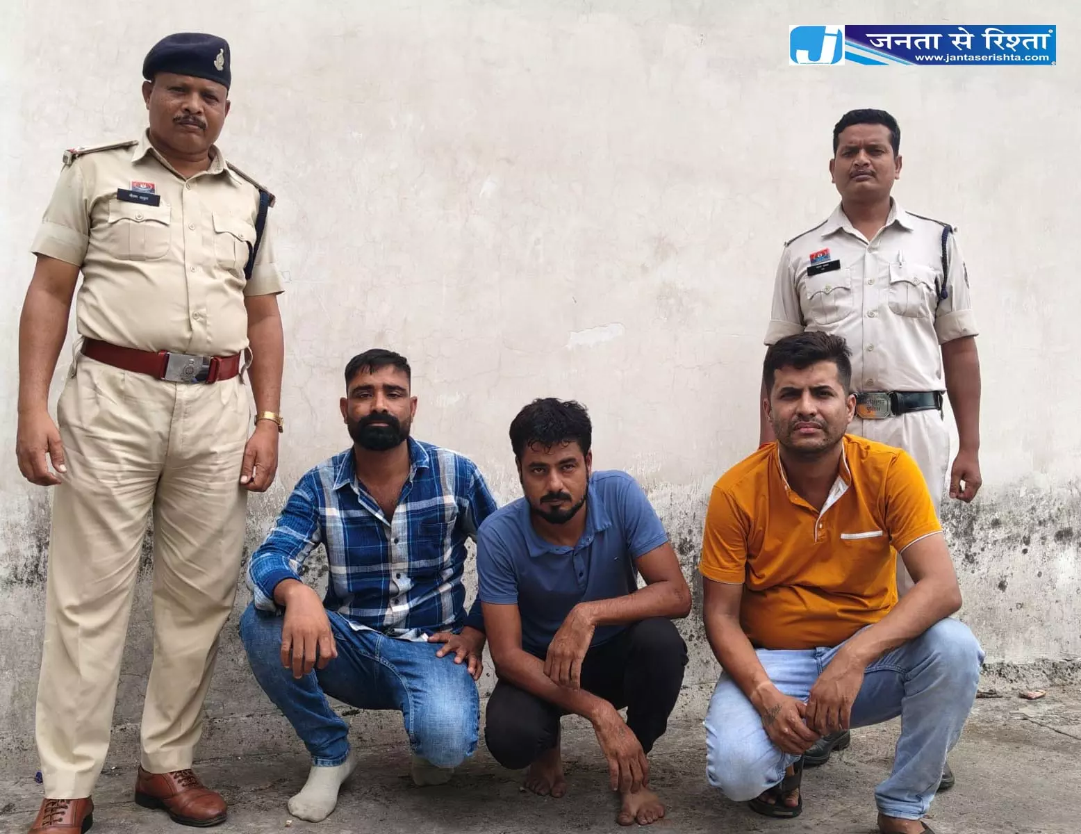 उधारी रकम की जबरन वसूली के लिए घर में घुसकर मारपीट, 3 गुण्डा बदमाश गिरफ्तार उधारी रकम की जबरन वसूली के लिए घर में घुसकर मारपीट, 3 गुण्डा बदमाश गिरफ्तार