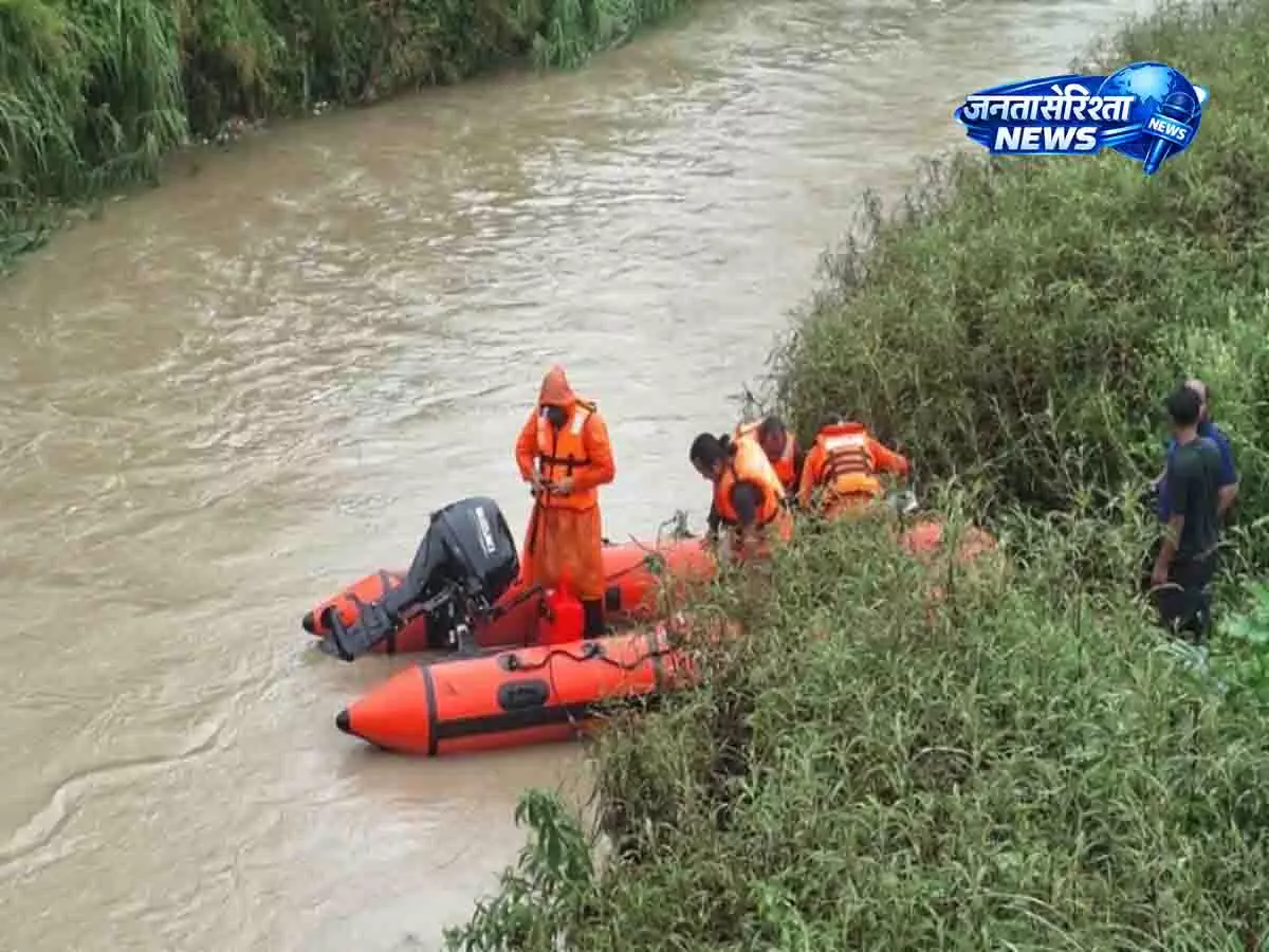 Manipur: चुराचांदपुर में खुगा नदी से लापता स्कूली छात्रा का शव बरामद Manipur: चुराचांदपुर में खुगा नदी से लापता स्कूली छात्रा का शव बरामद