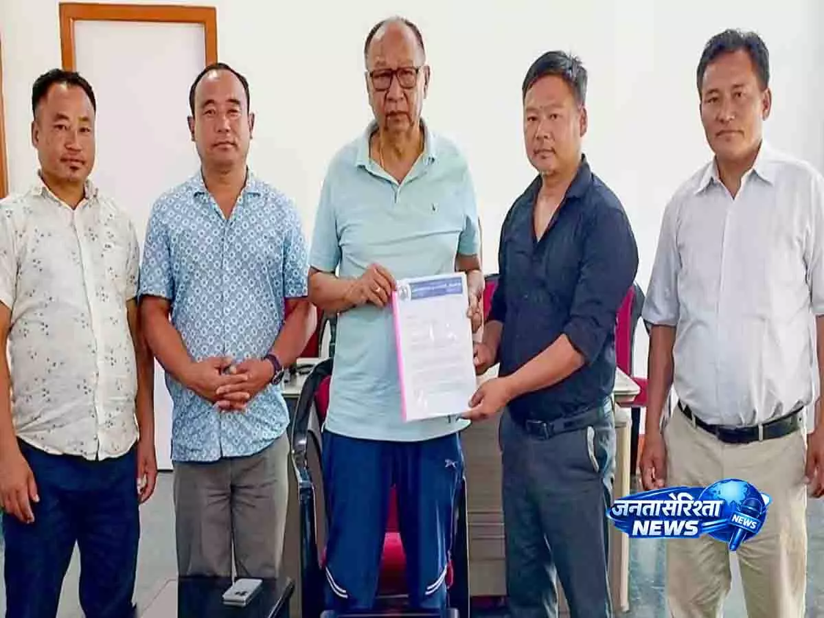 Manipur CM ने लियांगमाई नागा काउंसिल से विकास मुद्दों पर चर्चा की Manipur CM ने लियांगमाई नागा काउंसिल से विकास मुद्दों पर चर्चा की