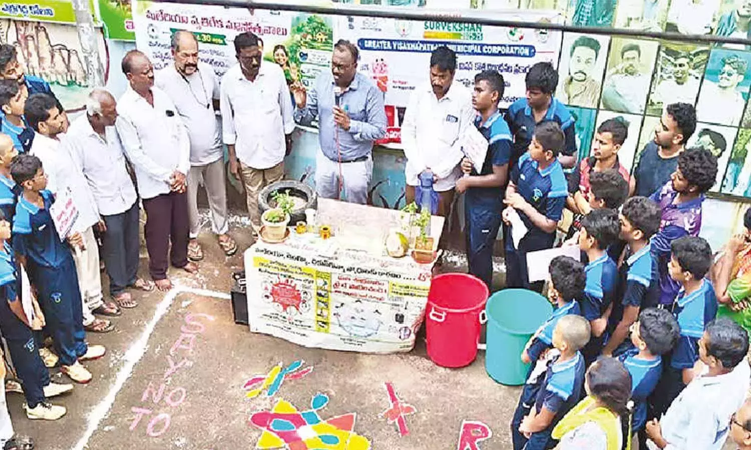 Andhra: नगर निकाय ने ‘ड्राई डे’ बनाए रखने के लिए जागरूकता कार्यक्रम चलाया Andhra: नगर निकाय ने ‘ड्राई डे’ बनाए रखने के लिए जागरूकता कार्यक्रम चलाया