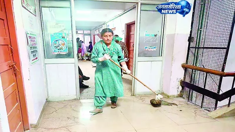 सफाई कृमियों की हड़ताल खत्म, काम पर लौटे सफाई कृमियों की हड़ताल खत्म, काम पर लौटे