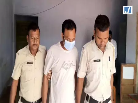 बंगाल के बांकुरा में मारपीट और छेड़छाड़ के आरोप में तृणमूल नेता गिरफ्तार बंगाल के बांकुरा में मारपीट और छेड़छाड़ के आरोप में तृणमूल नेता गिरफ्तार