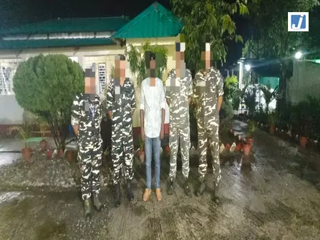 बंगाल में भारत-नेपाल सीमा के पास एसएसबी ने बांग्लादेशी नागरिक को पकड़ा बंगाल में भारत-नेपाल सीमा के पास एसएसबी ने बांग्लादेशी नागरिक को पकड़ा