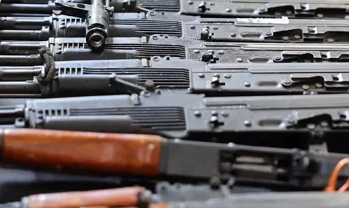 सरकारी हथियार चोरी, सर्विस रिवॉल्वर समेत AK-47 जैसे अत्याधुनिक राइफल गायब सरकारी हथियार चोरी, सर्विस रिवॉल्वर समेत AK-47 जैसे अत्याधुनिक राइफल गायब