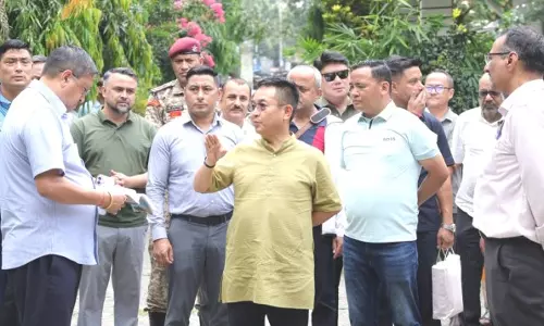 मुख्यमंत्री ने सिलीगुड़ी और बागडोगरा में सिक्किम अतिथि गृहों के नवीनीकरण योजनाओं की समीक्षा मुख्यमंत्री ने सिलीगुड़ी और बागडोगरा में सिक्किम अतिथि गृहों के नवीनीकरण योजनाओं की समीक्षा