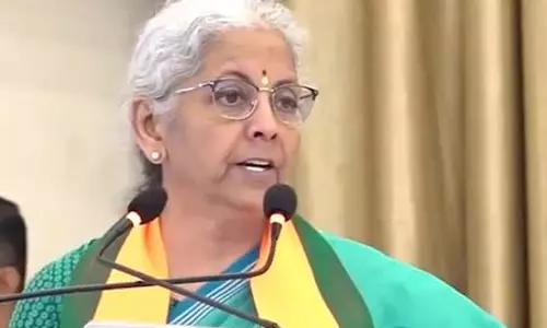 निर्मला सीतारमण ने कांग्रेस सरकार के आरोपों का किया खंडन, बोली- कर्नाटक को केंद्र से मिला रिकॉर्ड फंड निर्मला सीतारमण ने कांग्रेस सरकार के आरोपों का किया खंडन, बोली- कर्नाटक को केंद्र से मिला रिकॉर्ड फंड