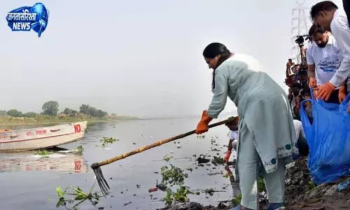 Delhi यमुना सफाई अभियान में भारी भीड़ Delhi यमुना सफाई अभियान में भारी भीड़