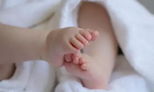 Koraput में केले के बाग में मिला लावारिस नवजात, पुलिस ने सुरक्षित अस्पताल पहुंचाया Koraput में केले के बाग में मिला लावारिस नवजात, पुलिस ने सुरक्षित अस्पताल पहुंचाया
