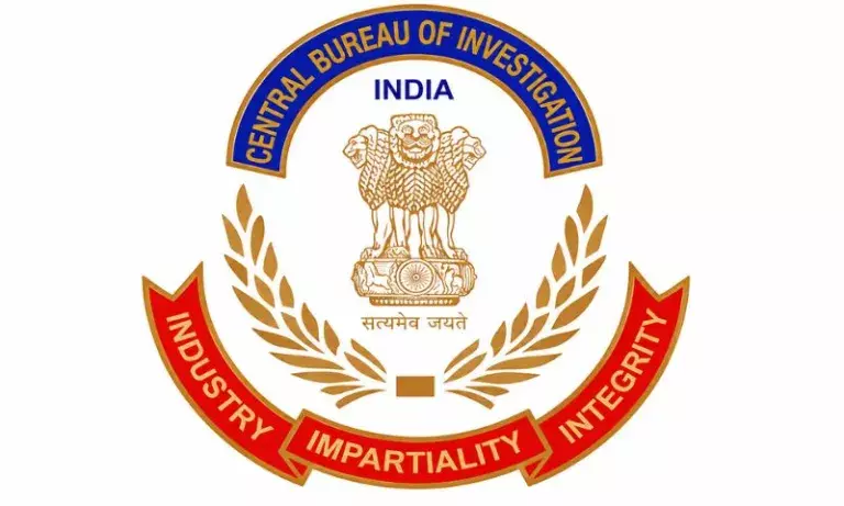 NF रेलवे में भ्रष्टाचार: CBI ने सिलचर के इंजीनियर को रिश्वत कांड में किया गिरफ्तार NF रेलवे में भ्रष्टाचार: CBI ने सिलचर के इंजीनियर को रिश्वत कांड में किया गिरफ्तार
