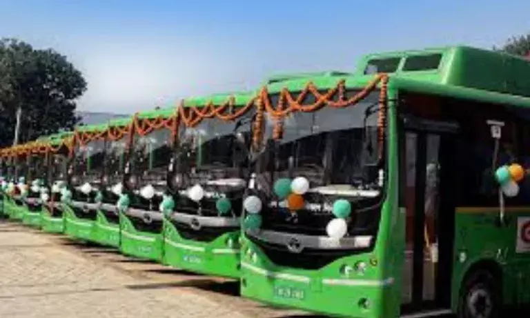Guwahati में अब ग्रीन बस ड्राइवरों को अपनी विंडशील्ड पर लाइसेंस दिखाना जरुरी Guwahati में अब ग्रीन बस ड्राइवरों को अपनी विंडशील्ड पर लाइसेंस दिखाना जरुरी