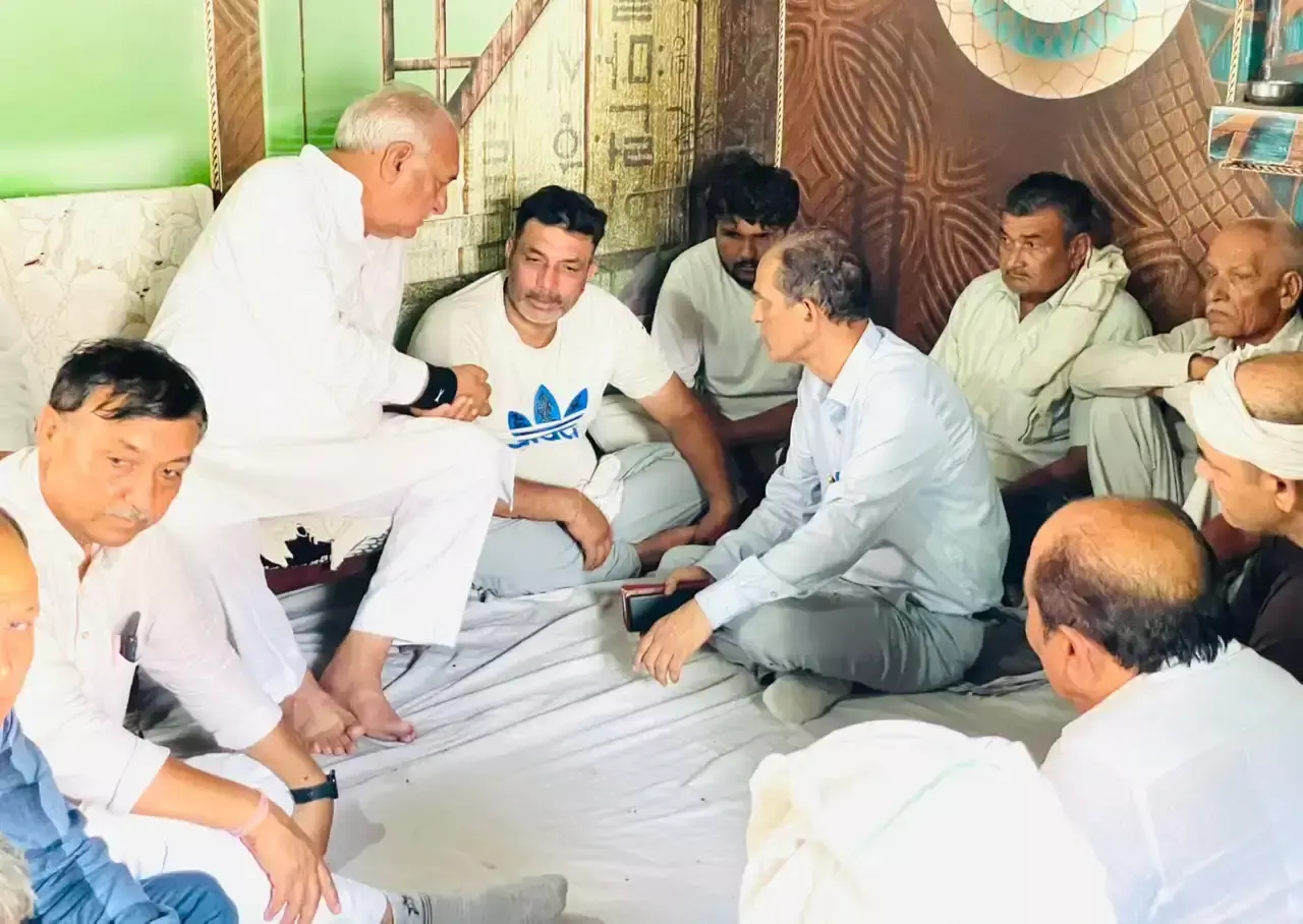 Rohtak: हुड्डा ने सरकार से पूर्ण मुआवजा देने का आग्रह किया Rohtak: हुड्डा ने सरकार से पूर्ण मुआवजा देने का आग्रह किया