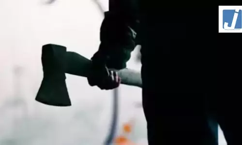 पिता के सिर पर सवार हुआ खून, बेटी को कुल्हाड़ी से काट डाला, किस बात पर इतना गुस्सा आया? पिता के सिर पर सवार हुआ खून, बेटी को कुल्हाड़ी से काट डाला, किस बात पर इतना गुस्सा आया?