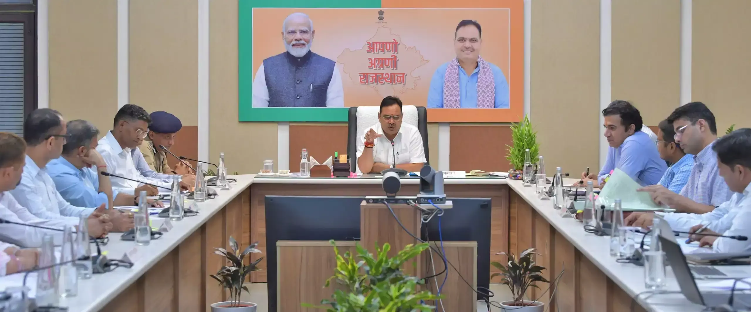 Jaipur: सुशासन की अवधारणा को मजबूत कर रहे ग्रामीण-शहरी सेवा शिविर Jaipur: सुशासन की अवधारणा को मजबूत कर रहे ग्रामीण-शहरी सेवा शिविर