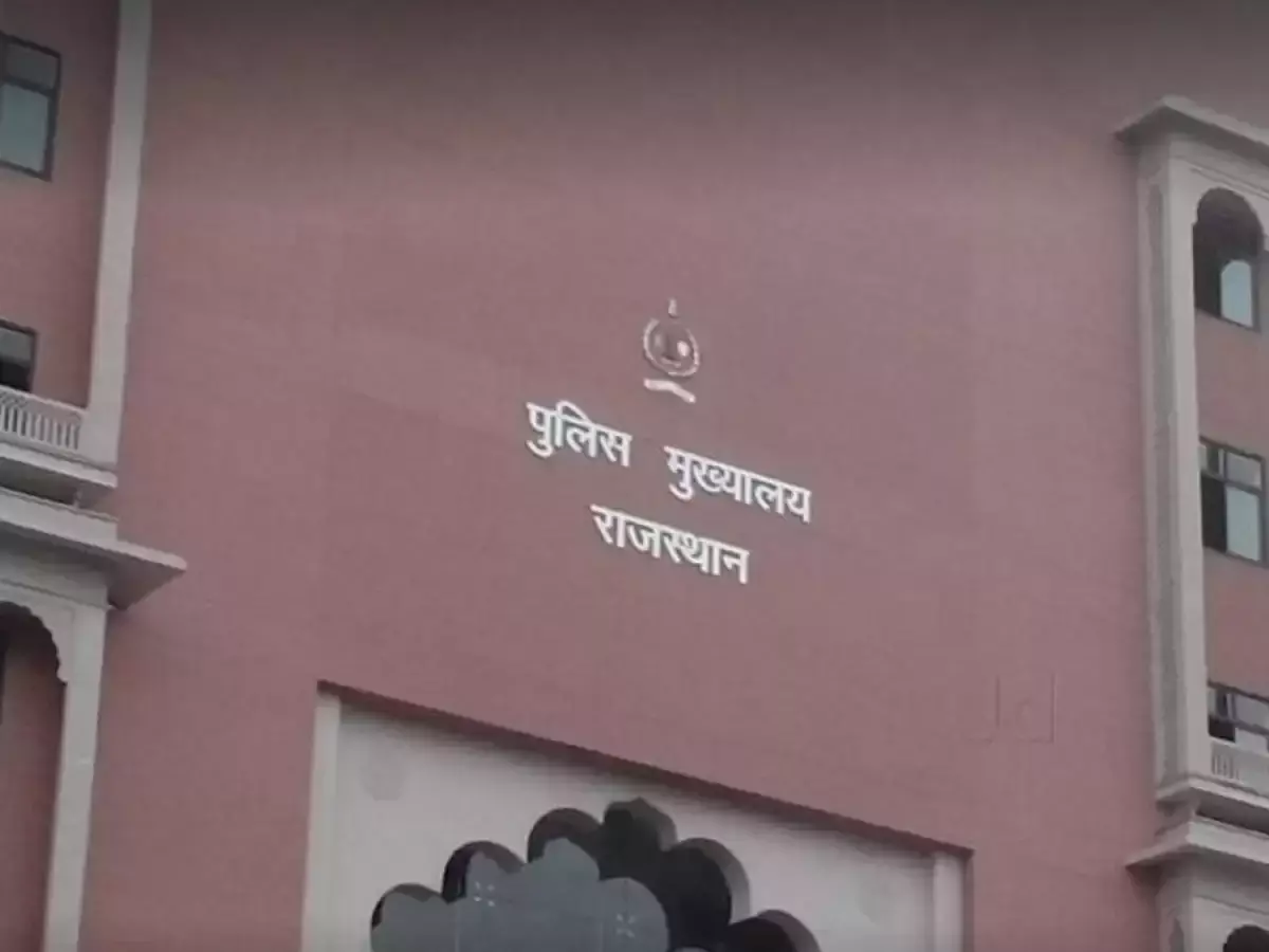 Jaipur: ट्रैफिक नियम उल्लंघन पर पुलिस का सख्त अभियान, हजारों वाहन चालान Jaipur: ट्रैफिक नियम उल्लंघन पर पुलिस का सख्त अभियान, हजारों वाहन चालान