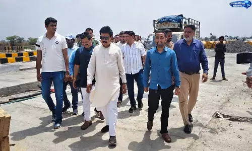Indore-बैतूल हाईवे बनेगा जल संरक्षण का मॉडल, बारिश की हर बूंद को जमीन में पहुंचाने की योजना Indore-बैतूल हाईवे बनेगा जल संरक्षण का मॉडल, बारिश की हर बूंद को जमीन में पहुंचाने की योजना