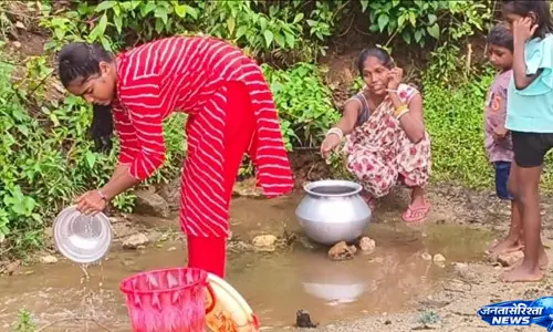 Jharkhand : डिजिटल इंडिया के दावों के बीच रालीबेड़ा गांव आज भी पेयजल संकट से जूझ रहा Jharkhand : डिजिटल इंडिया के दावों के बीच रालीबेड़ा गांव आज भी पेयजल संकट से जूझ रहा